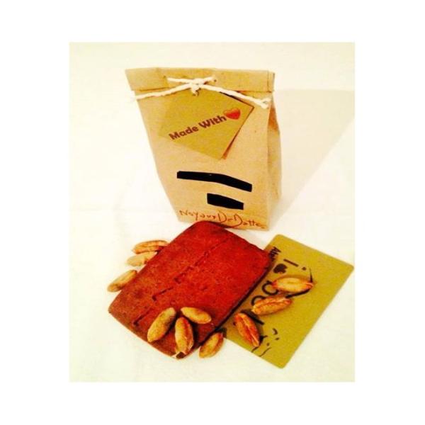 SAVON AU LAIT DE CHAMELLE ET POUDRE DE NOYAUX DE DATTES